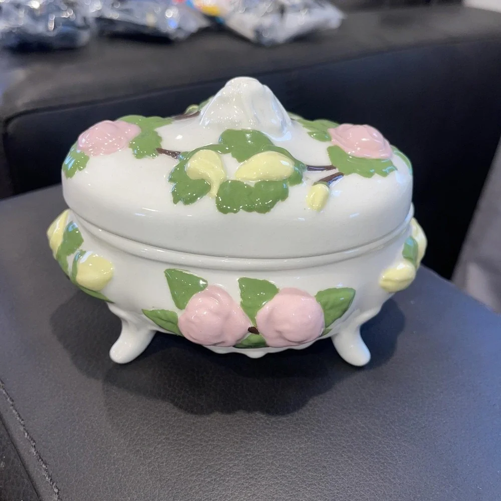 Vintage Trinket Box with Pink Roses Chip As‎ Shown